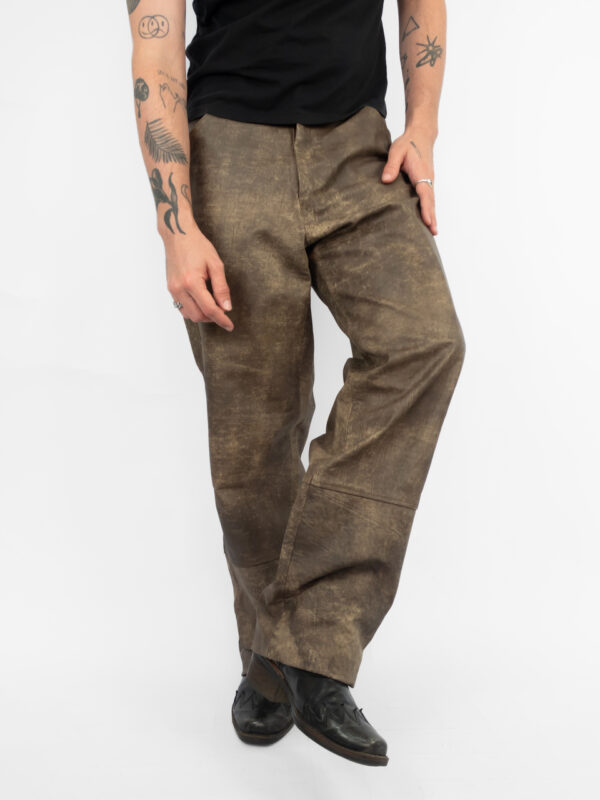 calça couro estonada