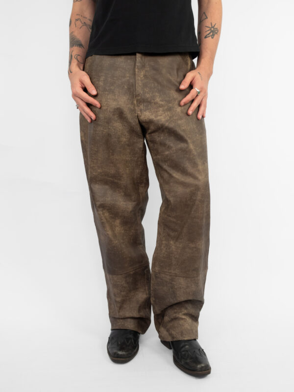 calça couro estonada