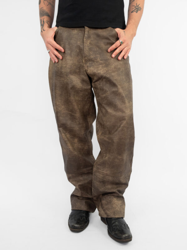 calça couro estonada