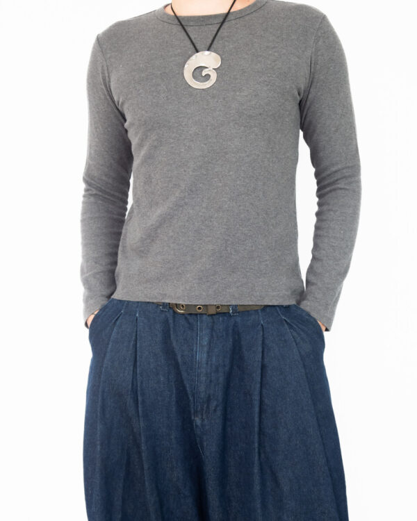 blusa uniqlo cinza