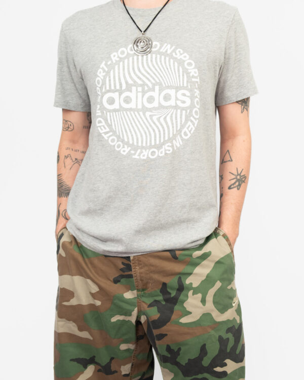 camiseta adidas grey