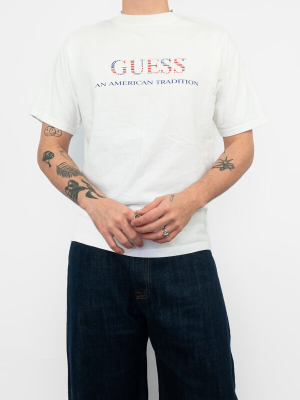 camiseta guess vntg.