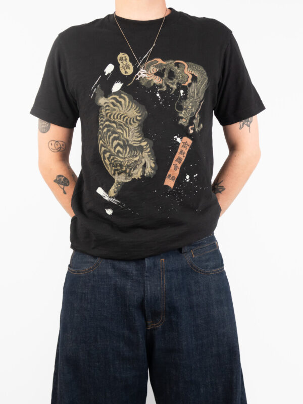 camiseta uniqlo tiger