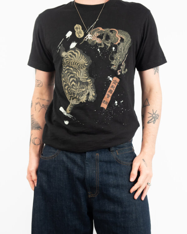 camiseta uniqlo tiger