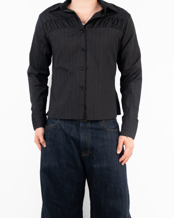blusa plisada preta