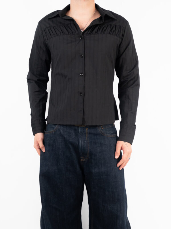 blusa plisada preta