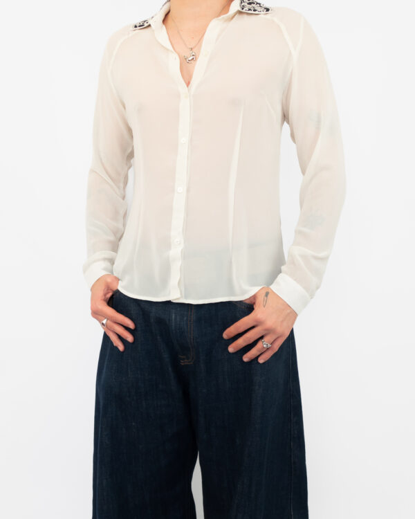 blusa gola bordada